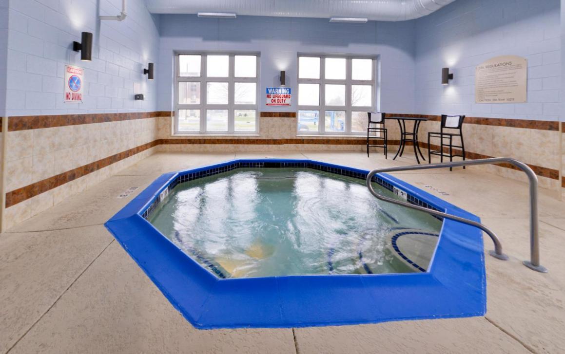 Holiday Inn Express Wixom By Ihg Luaran gambar